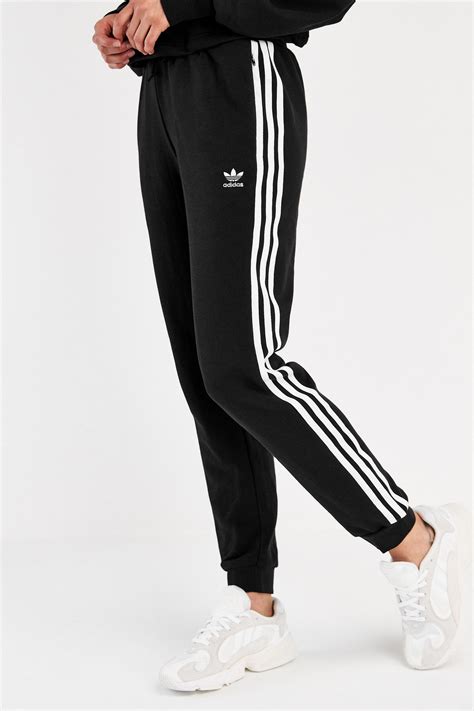 adidas original woman|Adidas sweatpants women outfit.